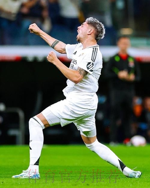 巴尔韦德:现在带着手部骨折伤势踢球 很疼但能踢 巴尔韦德:现在带着手部骨折伤势踢球 很疼但能踢